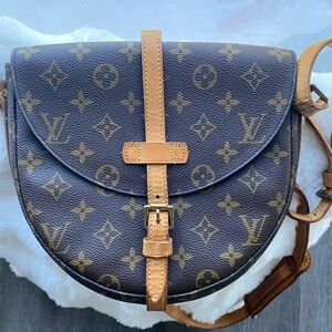 Louis Vuitton chantilly crossbody